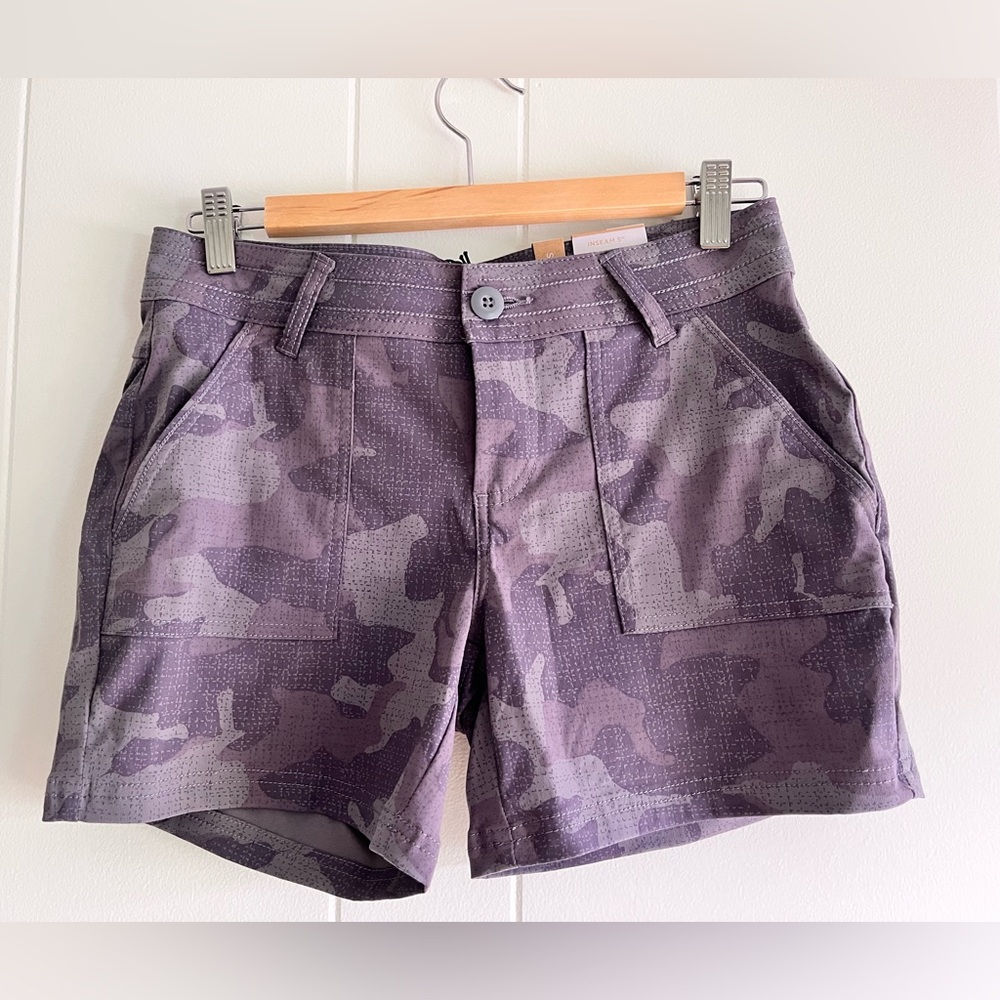 NWT Prana Women’s size 4 Olivia short, 5” inseam, gray camo